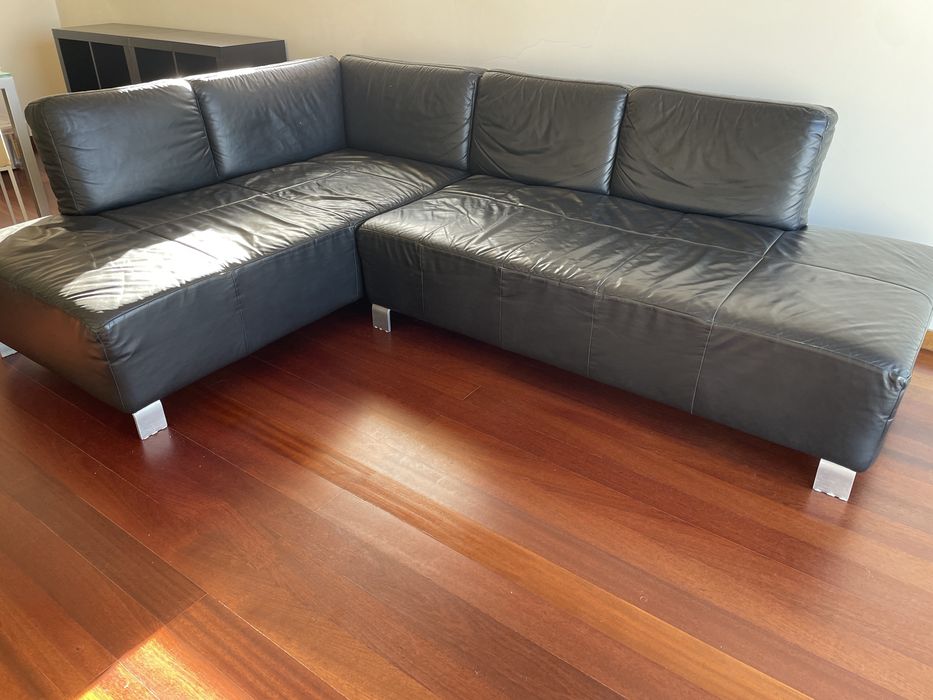 Sofá (chaise longue) em pele preta — design modern