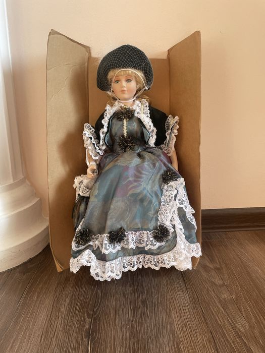 Victorian Dolls - Rebecca Bambola