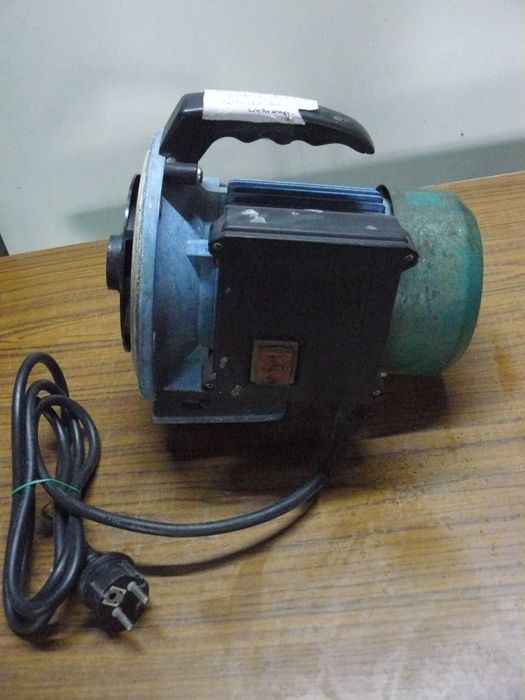 Silnik elektr. na 230 wolt 1.1 Kw  2800obr/min z podstawą