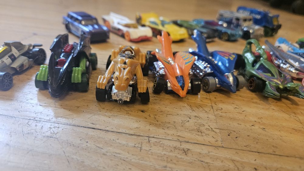 Модельки 17 шт  HOT WHEELS машинкі  круті