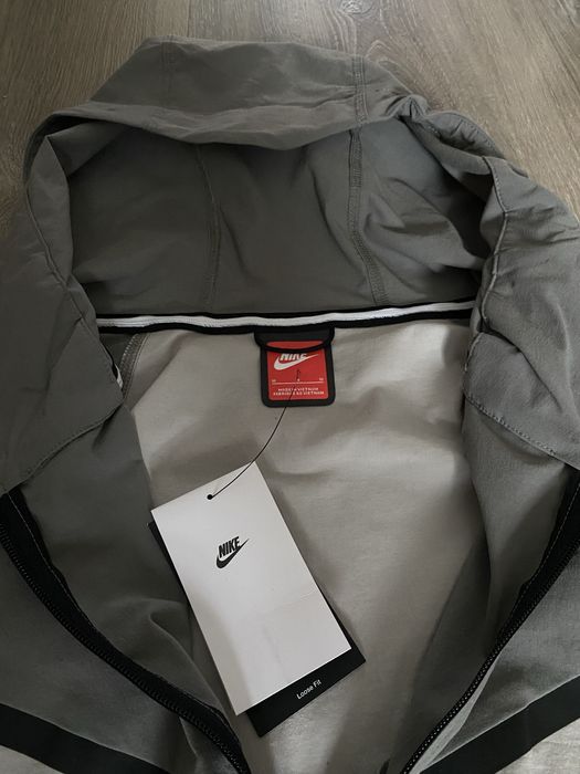 Nike Tech Woven Grey HM7151-014 windbreaker