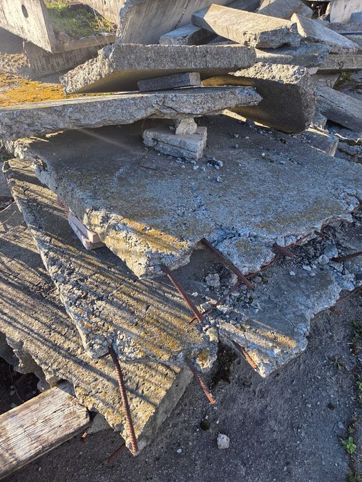 Безкоштовно віддам стакани і плити