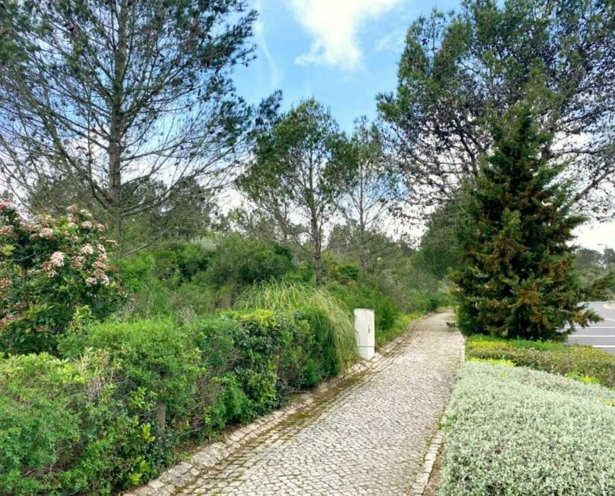 Construção de edifícios para escritórios e comércio em Belas Clube de Campo, Sintra