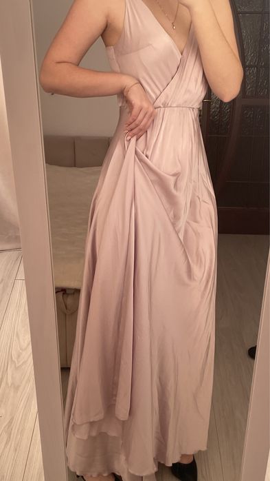 Рожева атласна сукня
