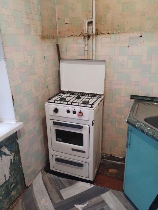 Віддам газову плиту