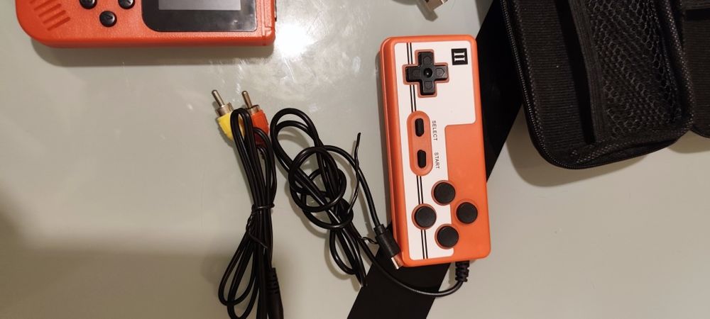 Consola portátil com 500 jogos