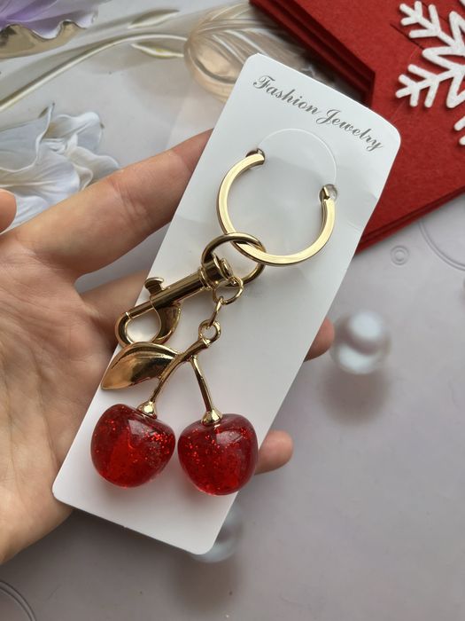 Брелок на сумку вишні