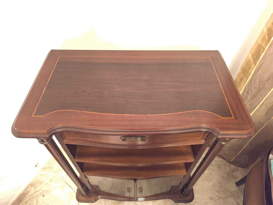 Móvel de canto e apoio