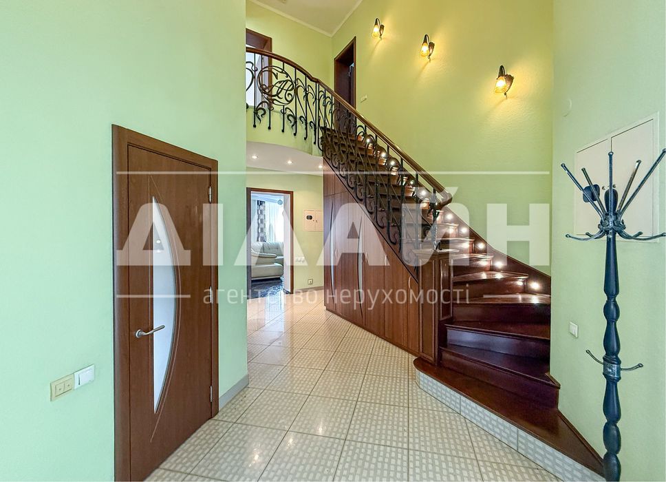 ТОП будинок на Дніпрі 250 м2 , 3 спальні