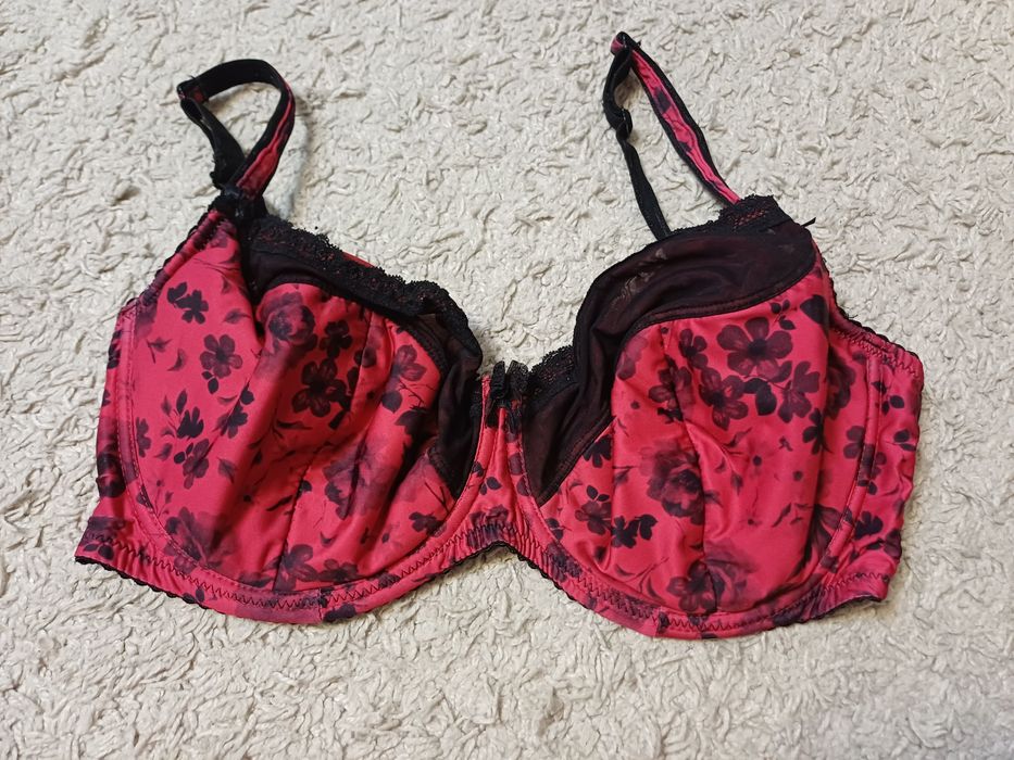 Бюстгалтер великого розміру