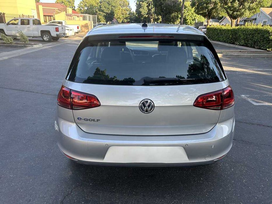 Volkswagen Golf e-Golf      2015