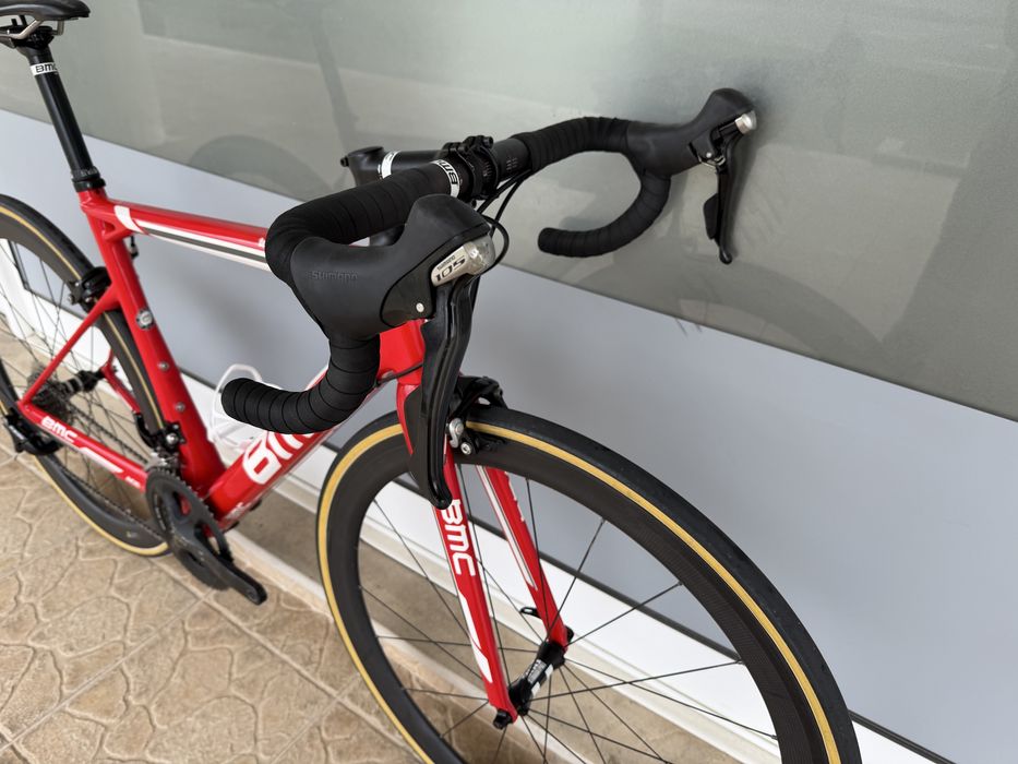 Bicicleta de estrada BMC - rodas em carbono