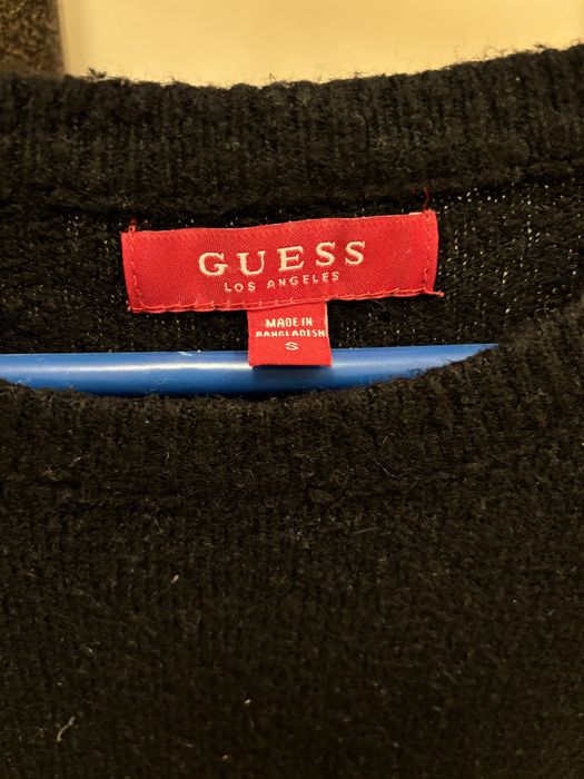Czarny swetrek damski guess