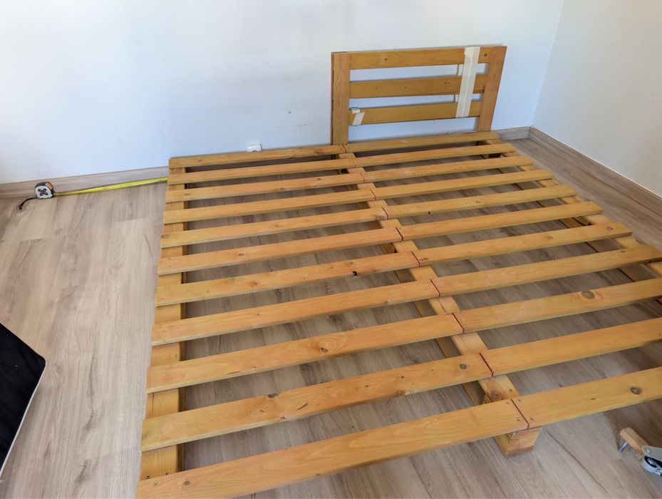 Estrado / cama casal  (com colchao)