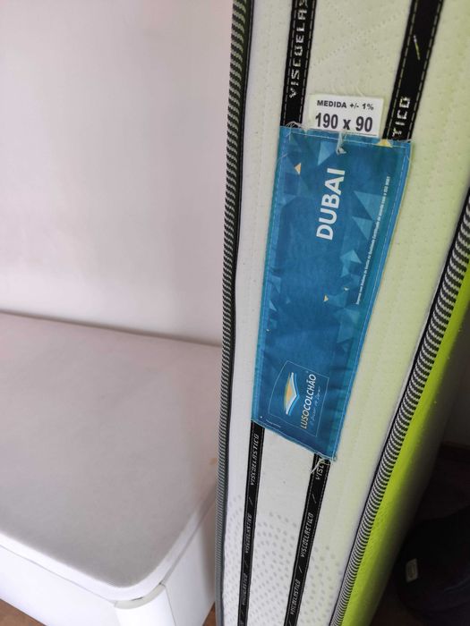 Sommier de solteiro com colchão