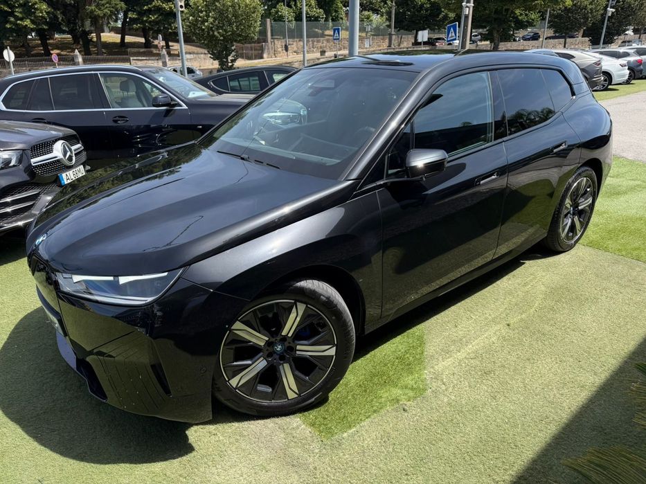 BMW iX xDrive 40 Pack Desportivo