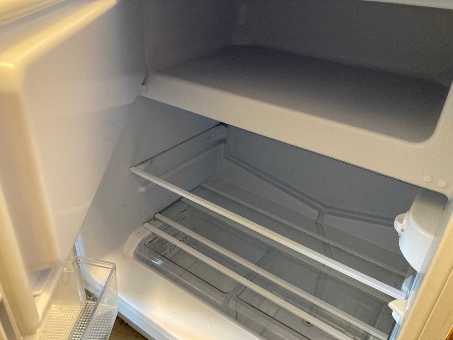Lodówka Amica do zabudowy mała