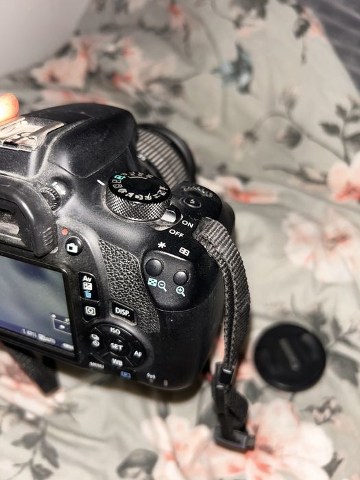 Canon EOS 1300D + EF-S 18-55mm III | Stan idealny | Komplet + Torba