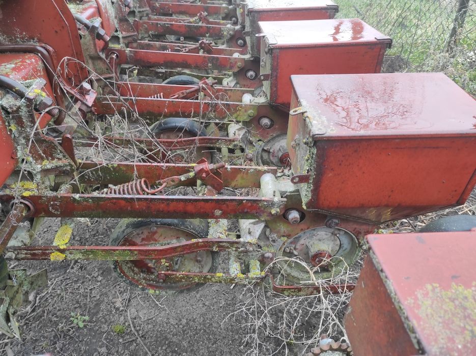 Продам секції бурякової сівалки