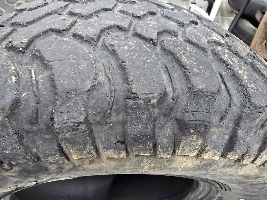 Pneus 265 / 75 / 16 ( 3 pneus)