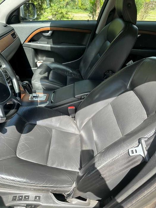 Volvo XC70 3.2 AWD z 2010 roku - LPG