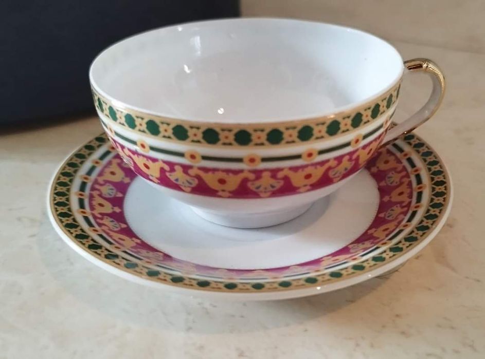 Serviço antigo de café pintado à mao