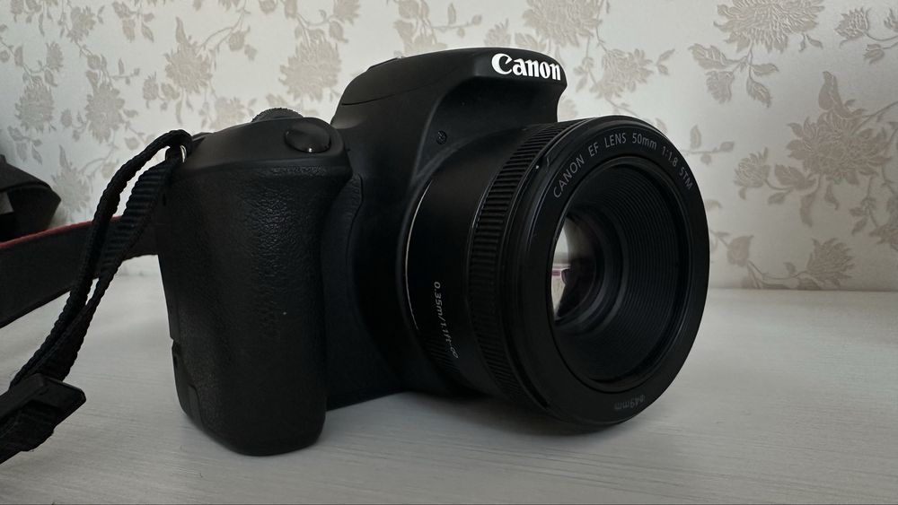 Дзеркальний фотоапарат Canon eos 200d