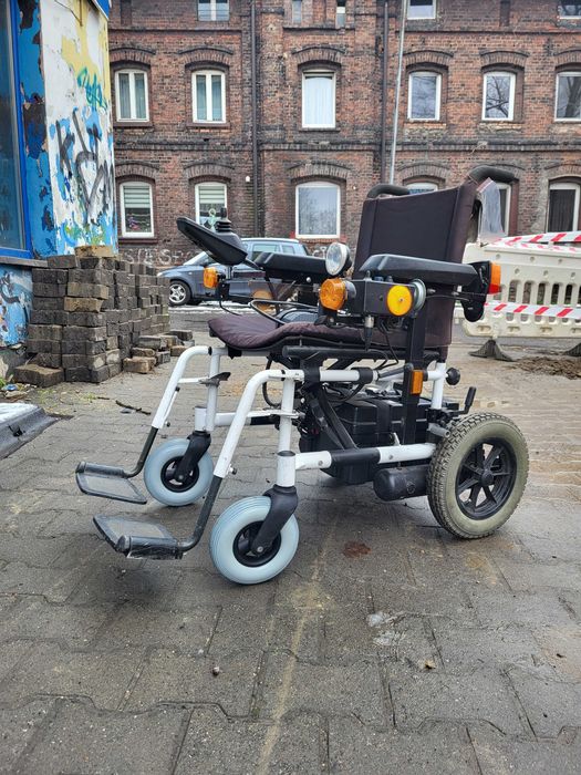 Wózek inwalidzki elektryczny składany Meyra