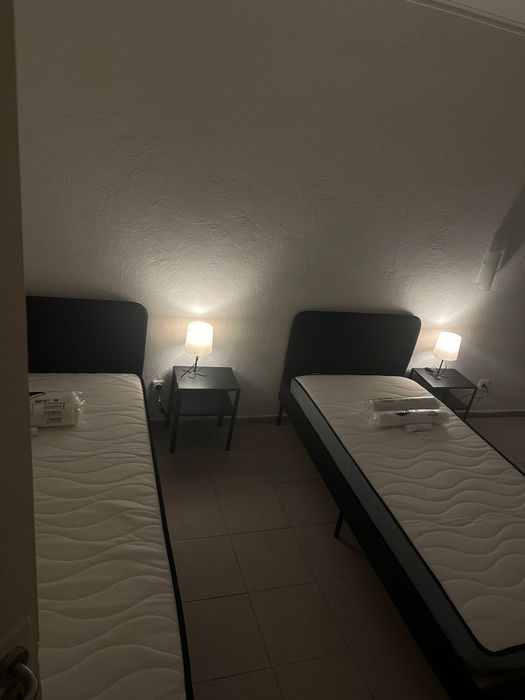 Quarto partilhado em sete rios.