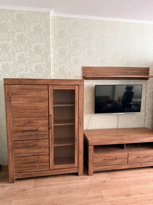 Модульна стінка для вітальні з підсвіткою та шухлядами з доводчиками