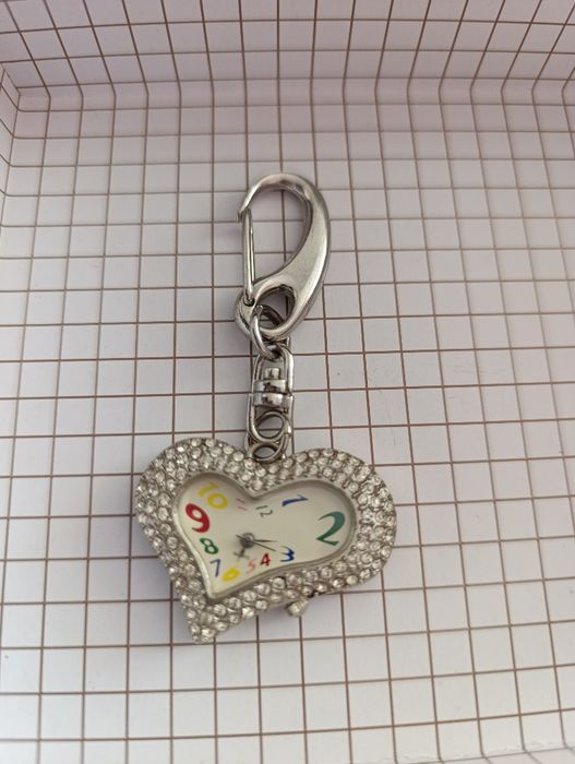 Брелок з камінцями, серце/гламурний годинник