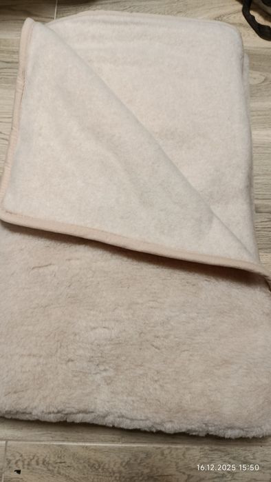 Koc z owczej wełny