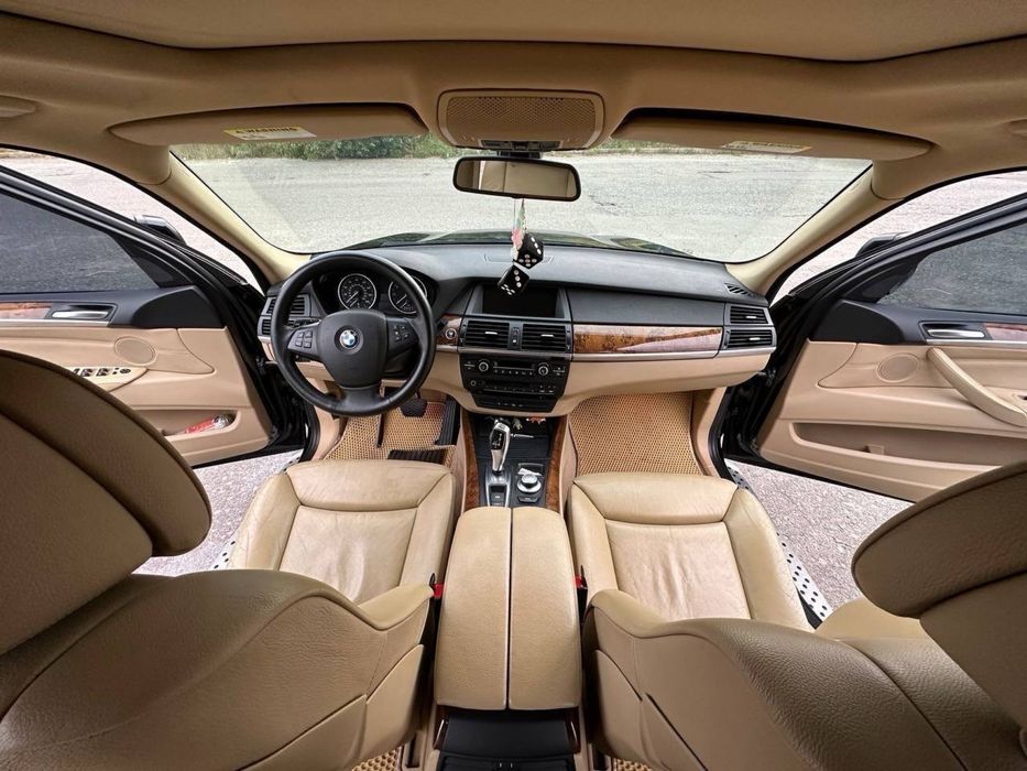 Автомобіль BMW X5