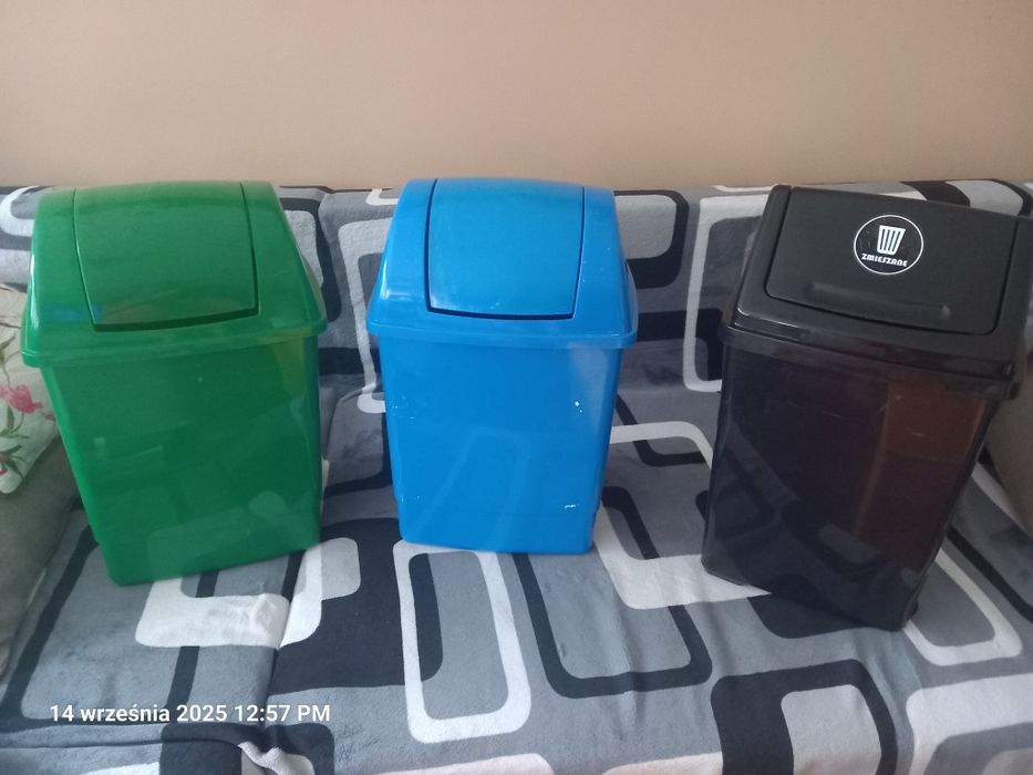 Kosz plastikowy na bieliznę i Kosze na odpady