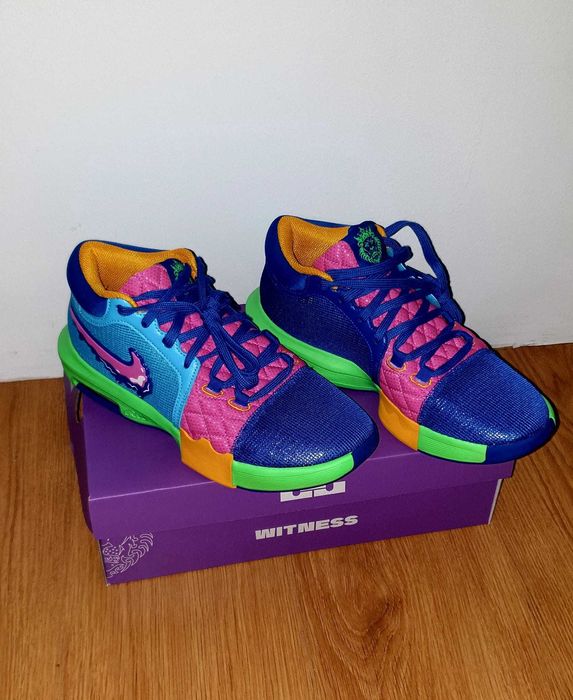 LeBron Witness 8 "I Promise School"