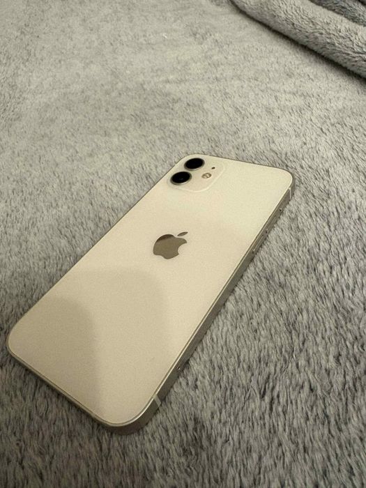 iPhone 12 w kolorze białym