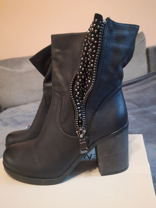 Botki na słupku roz.36