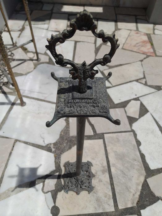 Aparador antigo em latão e suporte utensílios lareira