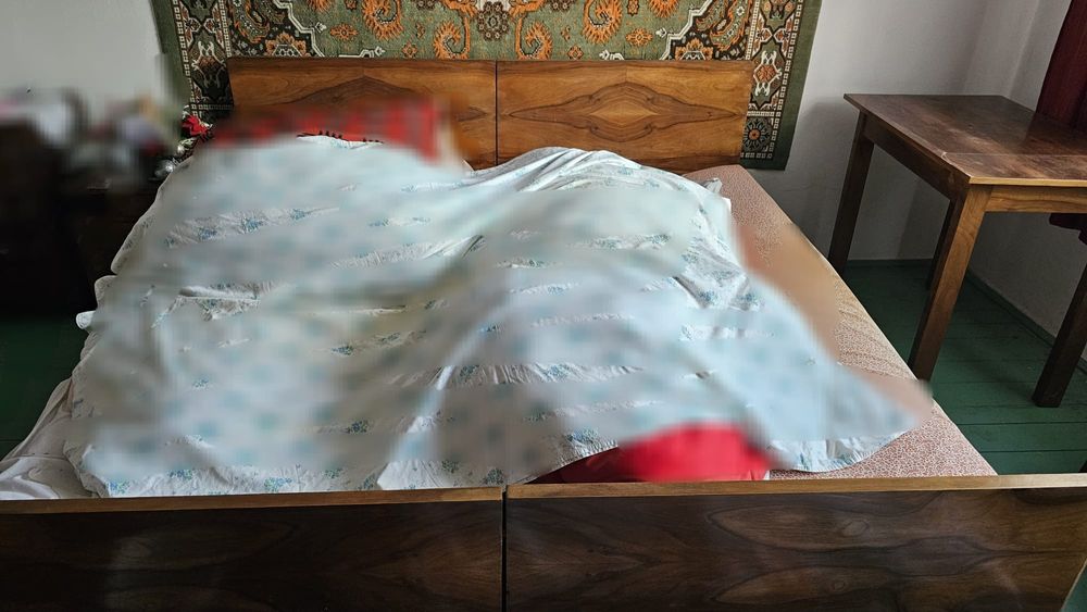 Łóżko, szafa i stół PRL