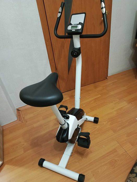 Велотренажер з дисплеєм  HOT-SPORT HS-045H