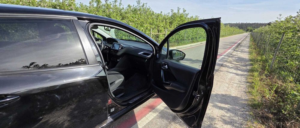 Peugeot 208 — fotografia 9