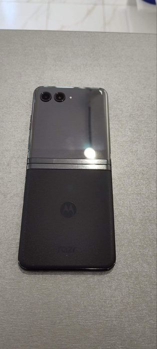 Motorola Razr 40 Ultra. Моторола разр 40 ультра смартфон райзер жабка