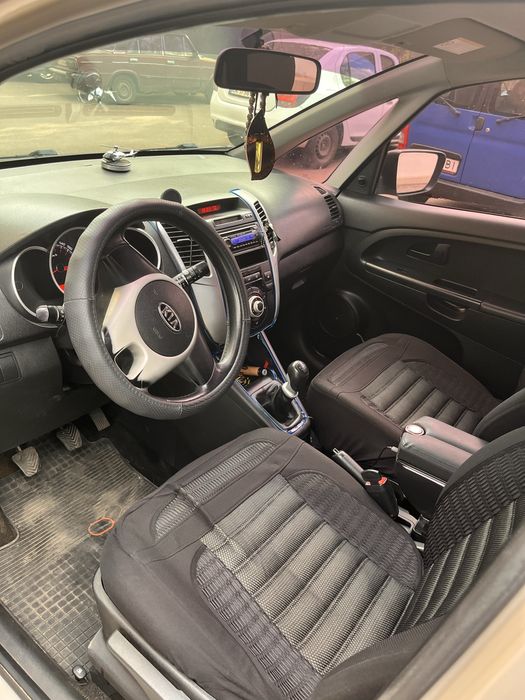 Kia venga 2011 года