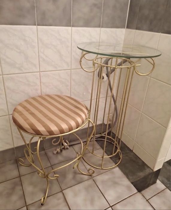 Zestaw mebli w stylu glamour / retro: stolik ze szklanym blatem + taboret