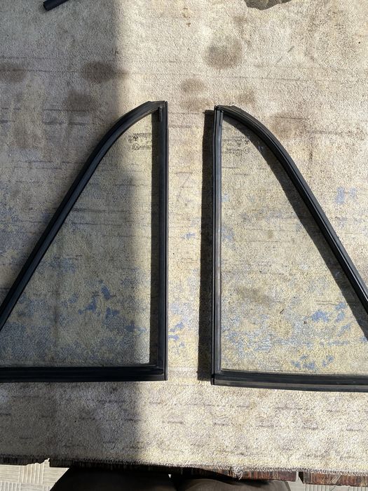 Задние треугольные глухие стекла дверей ВАЗ 2107