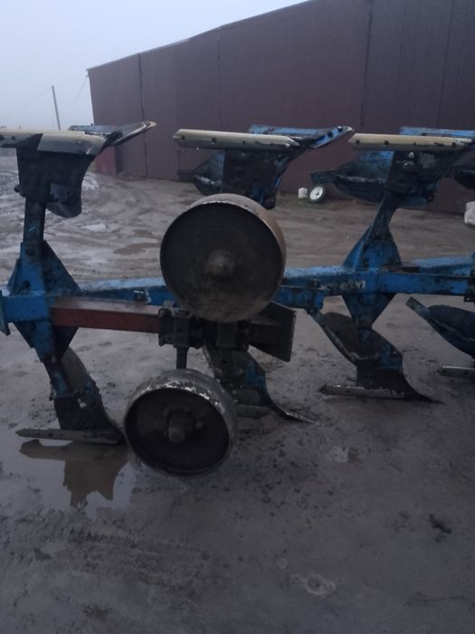 Плуг оборотний лемкен