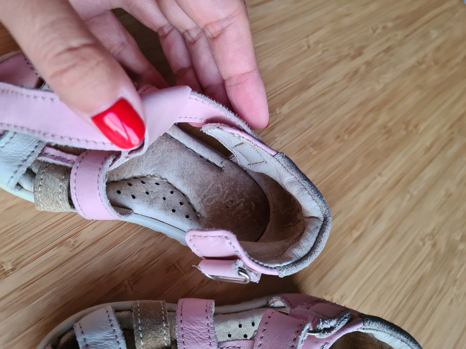 Sandalki skorzane dla dziewczynki Emel r 21