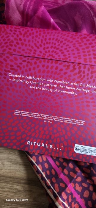 Rituals Uukumwe chusta i pianka do kąpieli.