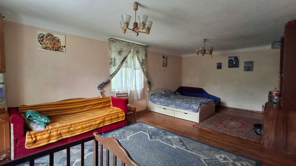 Продається будинок в с.Угринів, 78 м2, ділянка 11,5 соток. Світло газ асфальт будинки