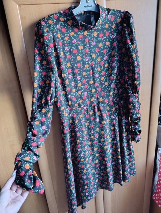 Asymetryczna sukienka w kwiaty